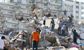 Động đất 7,0 độ Richter rung chuyển Thổ Nhĩ Kỳ, hàng loạt tòa nhà đổ sụp trong nháy mắt