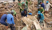 Điều động chó nghiệp vụ vào tìm kiếm nạn nhân mất tích tại xã Trà Leng