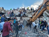 Gần 1 000 người thương vong trong trận động đất ở miền Tây Thổ Nhĩ Kỳ