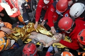 Kỳ diệu bé gái 4 tuổi được cứu dưới đống đổ nát 91 giờ sau trận động đất ở Thổ Nhĩ Kỳ