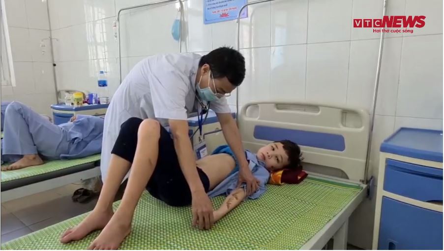 Công an Bắc Ninh lên tiếng vụ bé trai 14 tuổi bị chủ quán tra tấn dã man