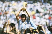 Nhìn lại những danh hiệu lừng lẫy của huyền thoại bóng đá Maradona