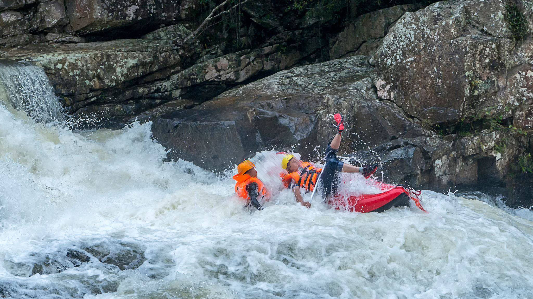 Khám phá rừng quốc gia khi mưa lớn, 4 du khách bị nước cuốn trôi