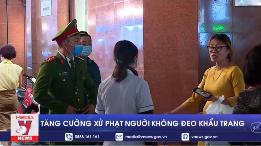 Tăng cường xử phạt người dân không đeo khẩu trang tại phố đi bộ