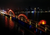 Tô cam hai cây cầu biểu tượng của Đà Nẵng, lan tỏa thông điệp xóa bỏ bạo lực