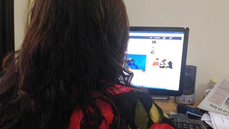 Cài đặt phần mềm lạ, nữ giáo viên mất hơn 1 tỷ đồng