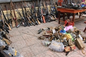 Tiêu hủy gần 600 vũ khí, công cụ hỗ trợ, pháo và đồ chơi bị cấm