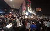Nhóm thanh niên và bảo vệ hỗn chiến trước sảnh trung tâm mua sắm AEON Tân Phú