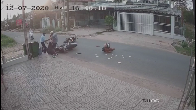 Người đàn ông hành hung nạn nhân sau pha va chạm giao thông gây phẫn nộ