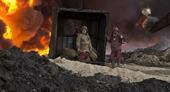 Hai giếng dầu của Iraq bùng cháy dữ dội sau khi bị đánh bom khủng bố