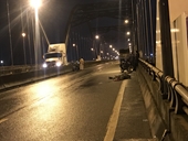 Điều tra làm rõ nam thanh niên nằm chết trên cầu Phú Hữu