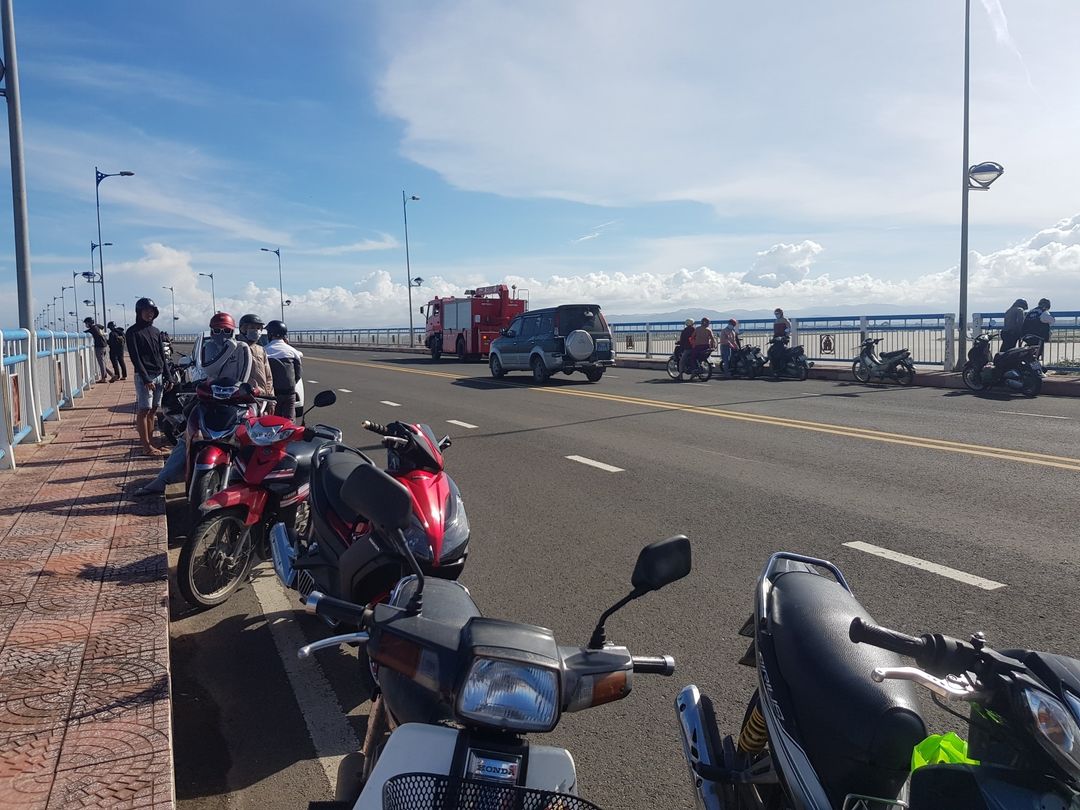 Cứu sống nam sinh lớp 9 nhảy cầu nghi do trầm cảm