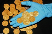 Phát hiện kho báu đồng tiền vàng quý hiếm 500 năm tuổi ở Anh