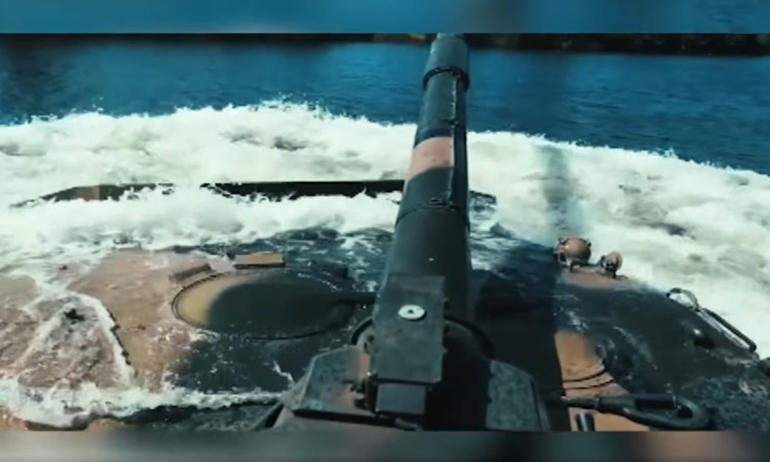 Choáng với xe tăng lội nước của Nga vừa bơi vừa nhả đạn