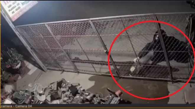 Phê chuẩn khởi tố bị can đổ xăng thiêu rụi nhà hàng xóm rồi về nhà ngủ