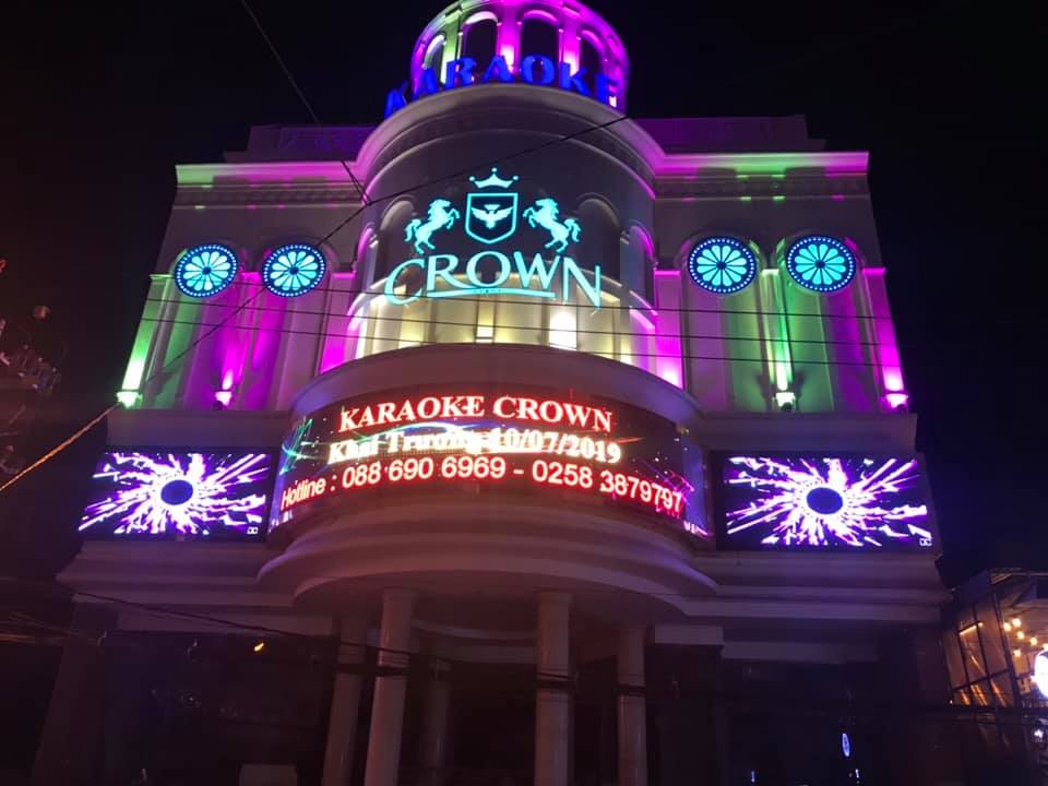 Đột kích quán karaoke lúc rạng sáng, phát hiện 55 nam thanh nữ tú dương tính với ma túy