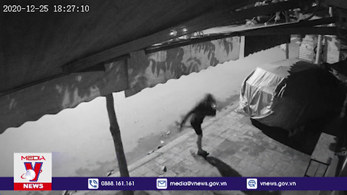 Bắt đối tượng gây hàng loạt vụ đập kính xe ô tô