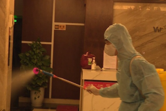 Phó Giám đốc TTYT ký giấy cho du học sinh nhiễm COVID-19 ở Quảng Ninh về nhà bị đình chỉ công tác