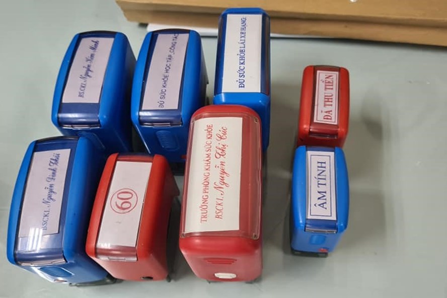 Nhóm đối tượng làm giả giấy khám sức khỏe, thu hàng chục triệu đồng mỗi ngày