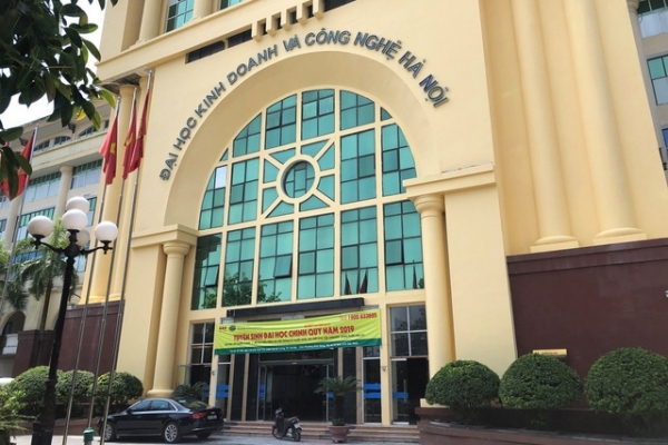 Xử phạt sai phạm tại ĐH Kinh doanh và Công nghệ Hà Nội  Giơ cao đánh khẽ