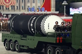 Lộ diện tên lửa đạn đạo khủng phóng từ tàu ngầm mới của Triều Tiên