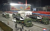 Hình ảnh tên lửa đạn đạo khủng phóng từ tàu ngầm mới của Triều Tiên tại lễ diễu binh