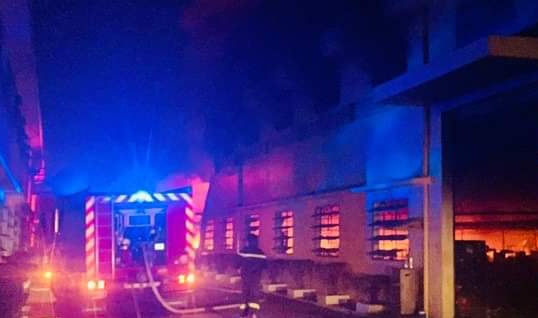 Hơn 1 000 công nhân tháo chạy do xưởng giầy bùng cháy