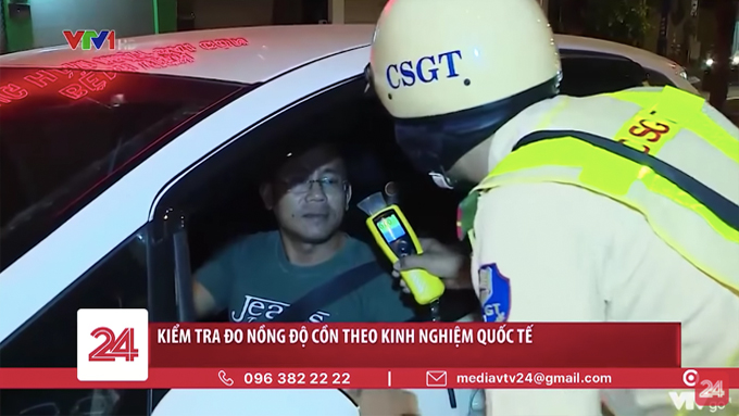 CSGT Thành phố Hồ Chí Minh kiểm tra nồng độ cồn kiểu mới