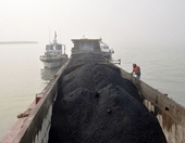 Cảnh sát biển bắt giữ vụ vận chuyển 500 tấn than không rõ nguồn gốc