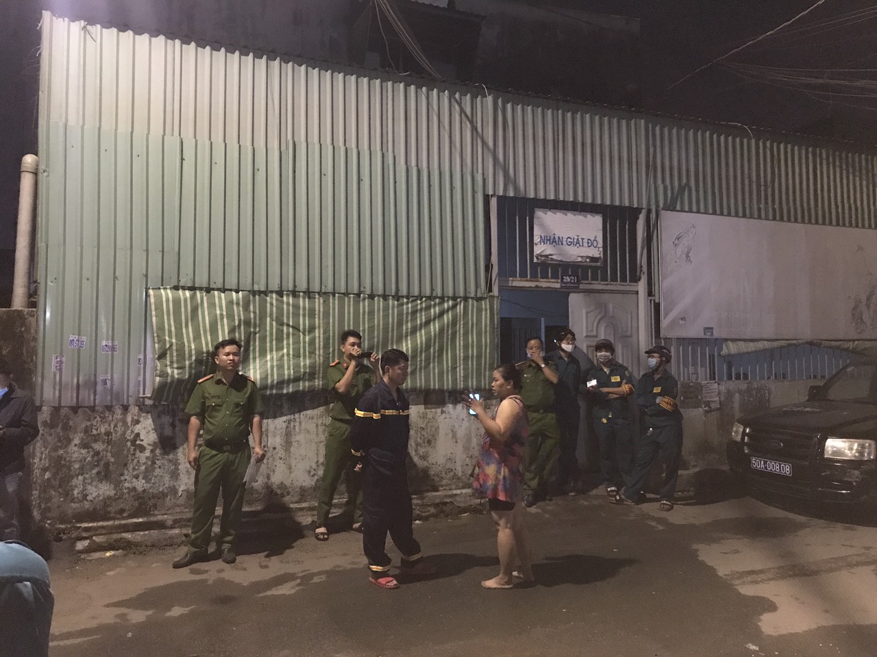 Cả khu trọ thức trắng đêm vì cháy nhà để xe