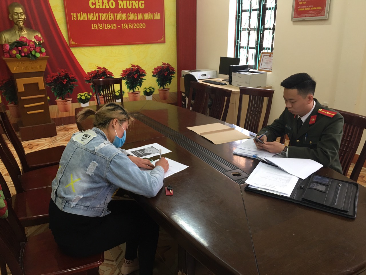 Chia sẻ thông tin “bắt cóc trẻ em”, một người phụ nữ bị xử phạt