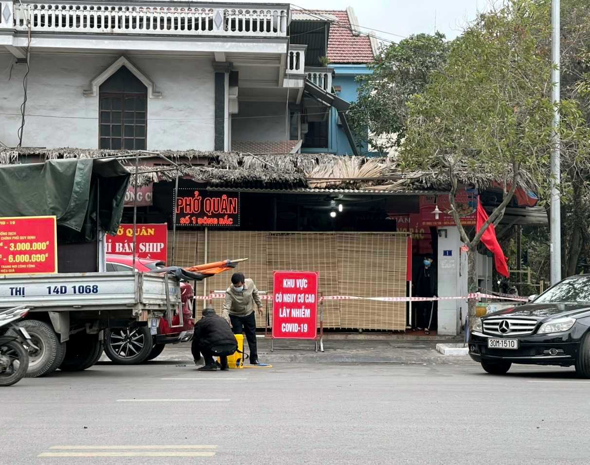 Chủ quán phở bị phạt 15 triệu đồng vì bán hàng lúc đại dịch