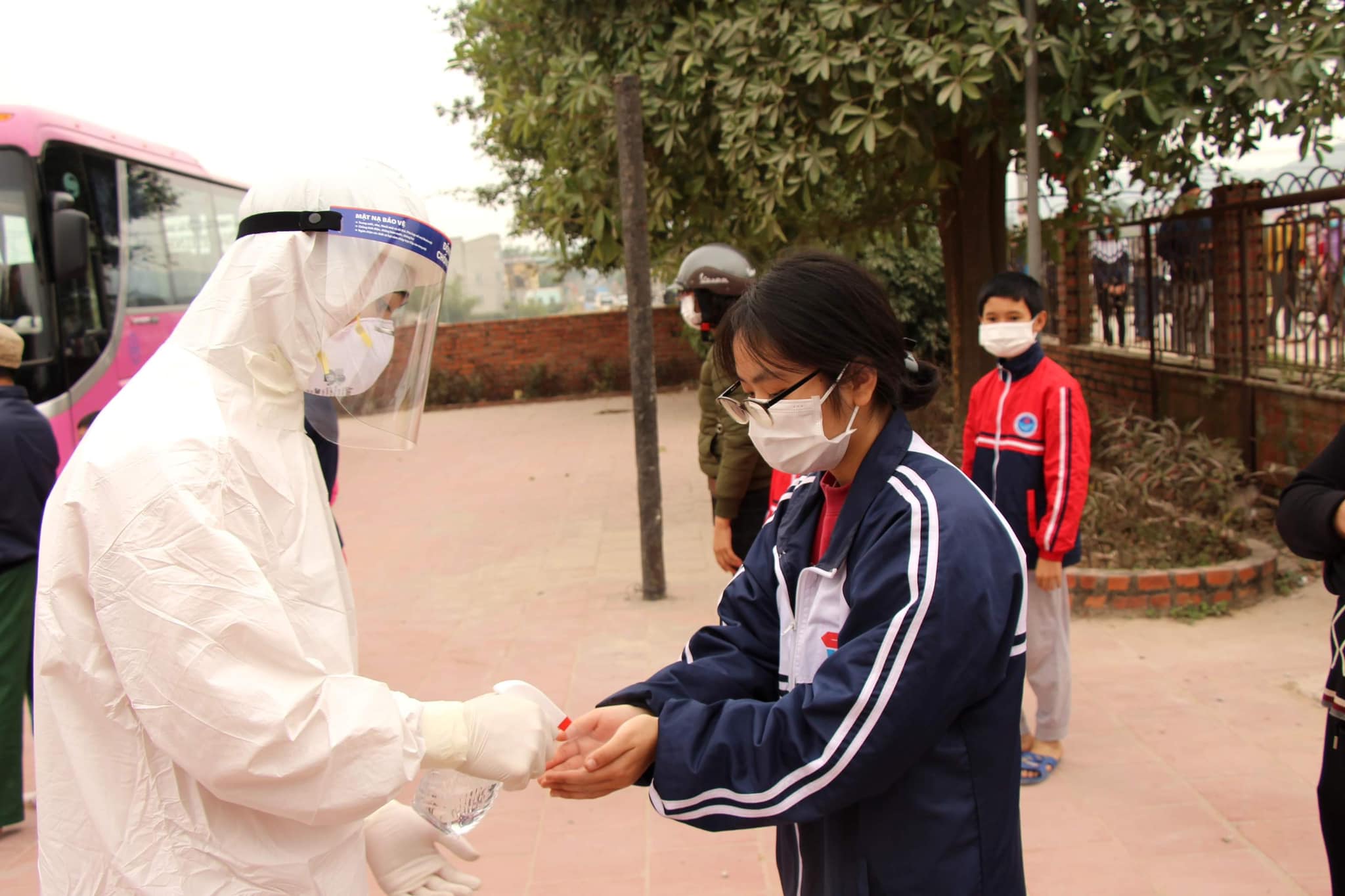 Hôm nay thêm 17 ca nhiễm COVID-19 cộng đồng, 19 ca nhập cảnh