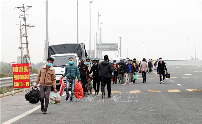 COVID-19 Người lao động rời Quảng Ninh về quê ăn Tết sớm