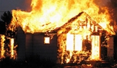 Bố châm lửa đốt nhà ngày 28 Tết, cả gia đình nhập viện