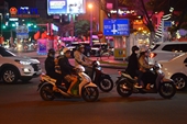 Người dân Đà Nẵng háo hức xuống phố đón năm mới