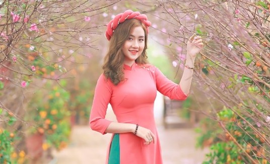 Hot girl trường Đại học Kiểm sát Hà Nội khoe sắc trong tà áo dài