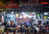 Quán nhậu ở TP Hồ Chí Minh vẫn tấp nập khách dù có lệnh dừng hoạt động