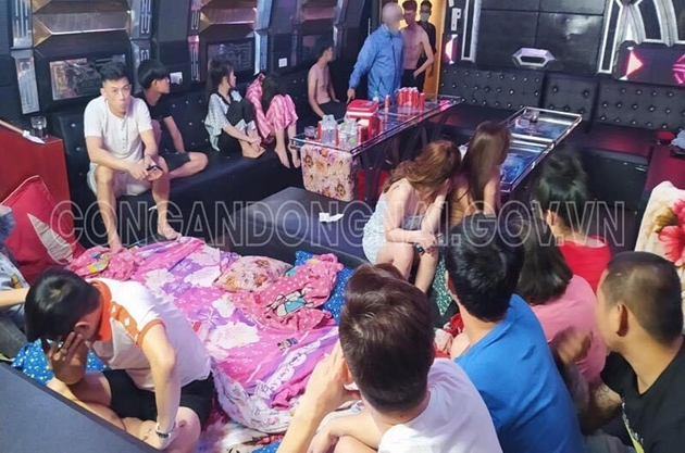 Bắt cậu chủ 19 tuổi tổ chức bay lắc ma túy trong quán karaoke