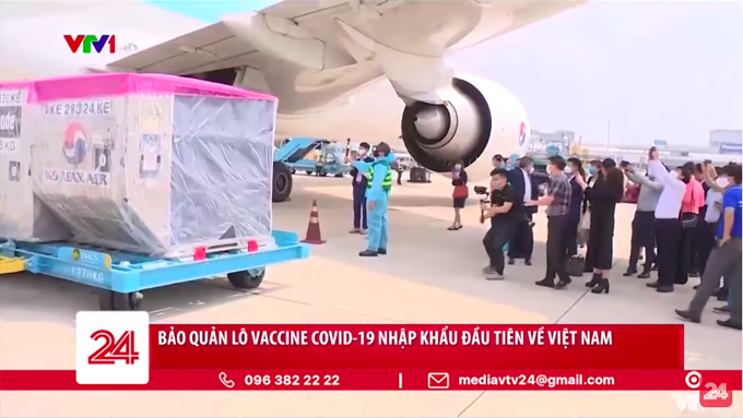 Bảo quản lô vaccine COVID-19 nhập khẩu đầu tiên về Việt Nam