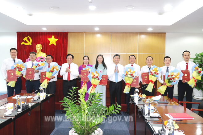 Bình Dương công bố và trao quyết định điều động, bổ nhiệm nhân sự chủ chốt