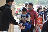 Học sinh Hà Nội trở lại trường, thực hiện nghiêm ngặt công tác phòng dịch COVID-19