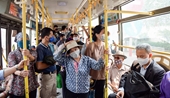 Hà Nội dừng giãn cách hành khách trên phương tiện vận tải từ ngày 8 3