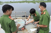 Bắt một cán bộ Hải quan liên quan đường dây buôn lậu xăng giả khủng ở Đồng Nai