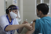 Hà Nội 30 bác sĩ, nhân viên y tế Bệnh viện Thanh Nhàn tiêm vắc xin ngừa COVID-19