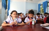 Bốn năm triển khai, sữa học đường tỉnh Bến Tre “được lòng” cả thầy trò, phụ huynh