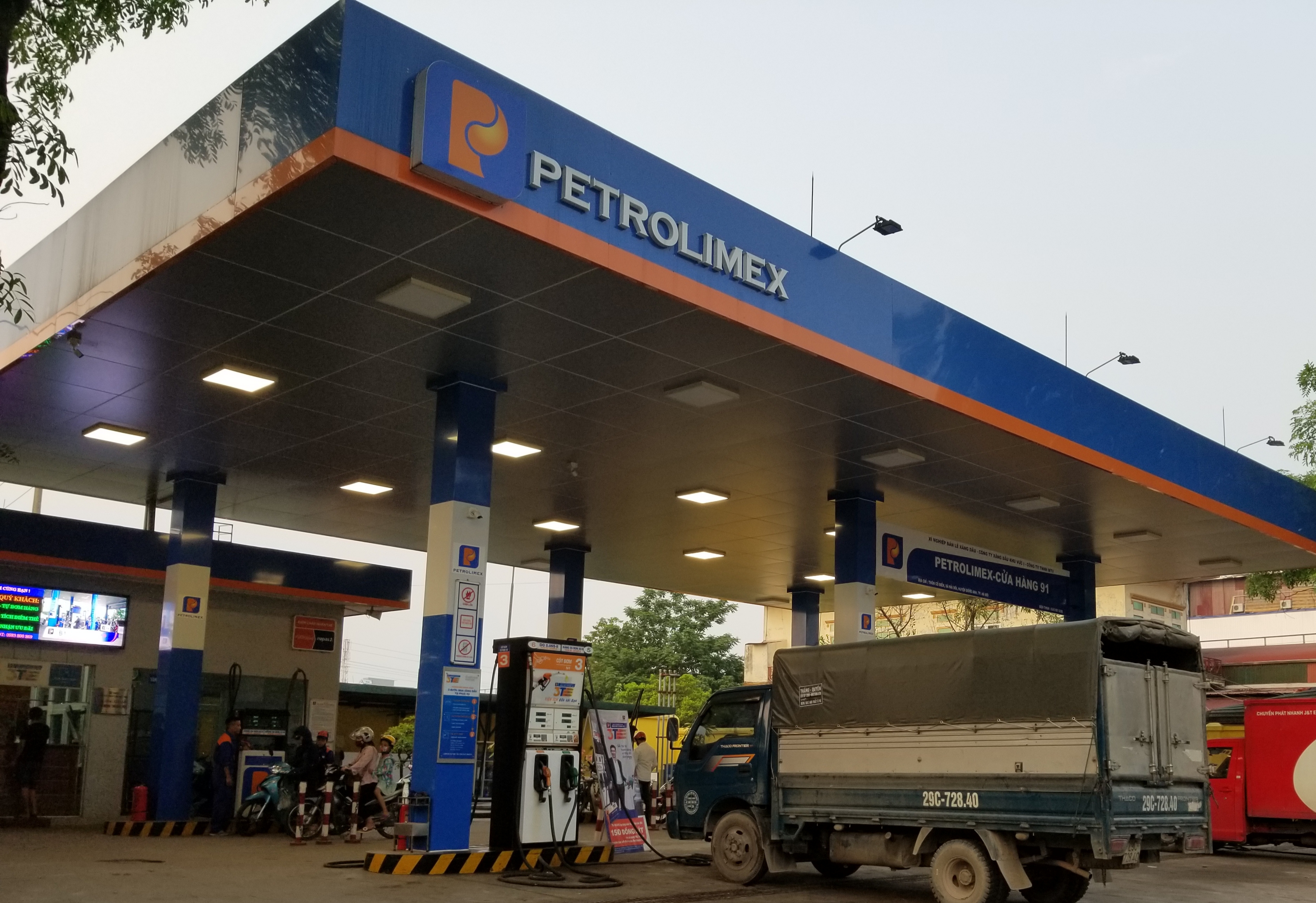 Chiều nay, các mặt hàng xăng dầu đồng loạt tăng giá mạnh