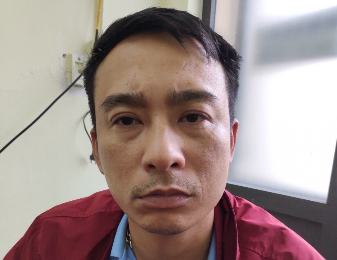 Khởi tố đối tượng say rượu đấm 2 cảnh sát giao thông