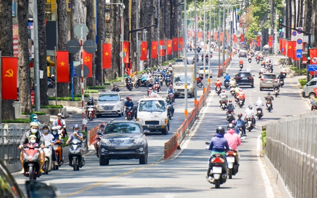 Miền Bắc mưa nhiều nơi, miền Nam nắng nóng