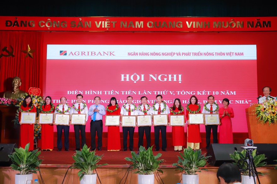 Vai trò của người cán bộ nữ, người lao động nữ Agribank trong thời đại mới